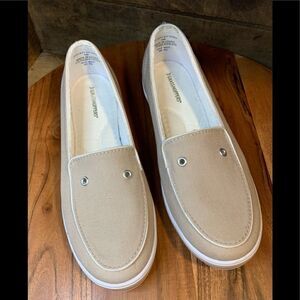 Ladies Grasshopper shoes, Sz 6m. Inv 5022
